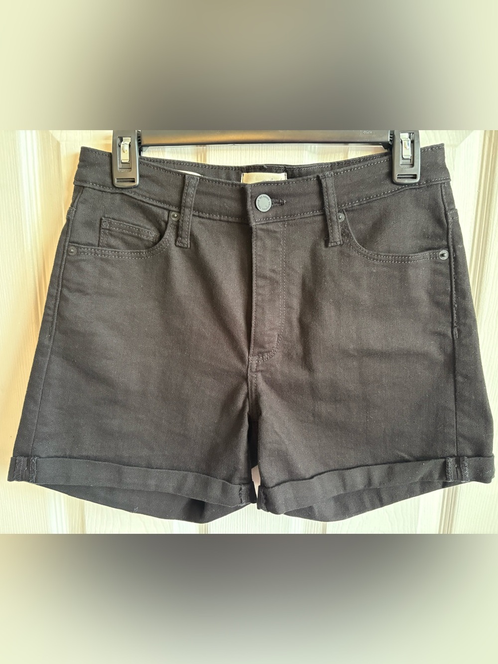 Universal Thread Women's Black Denim High-Rise Midi Shorts, Size 6